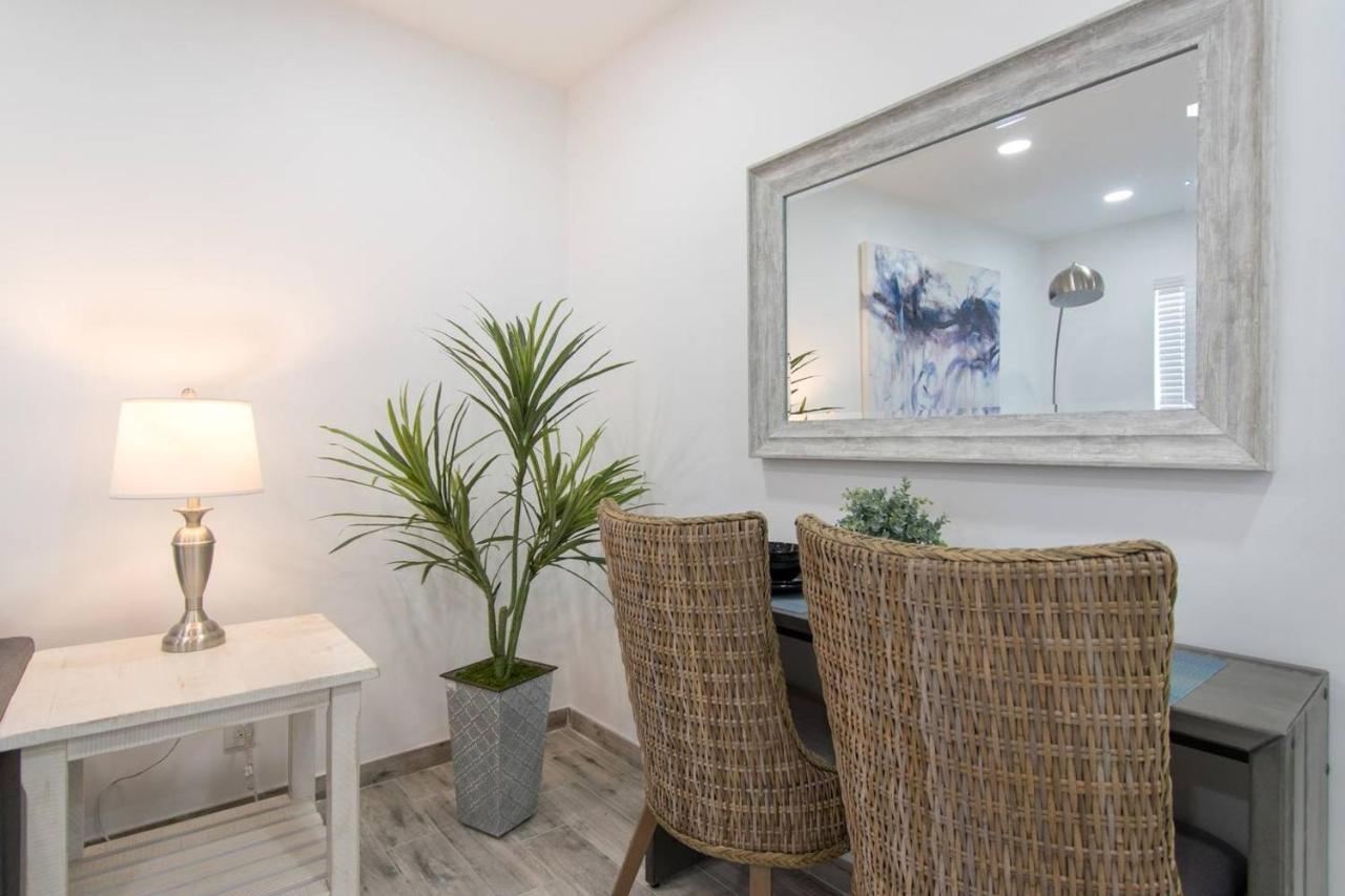 Lovely 1Br W Parking Space & Walk To The Beach #7 Hollywood Bagian luar foto