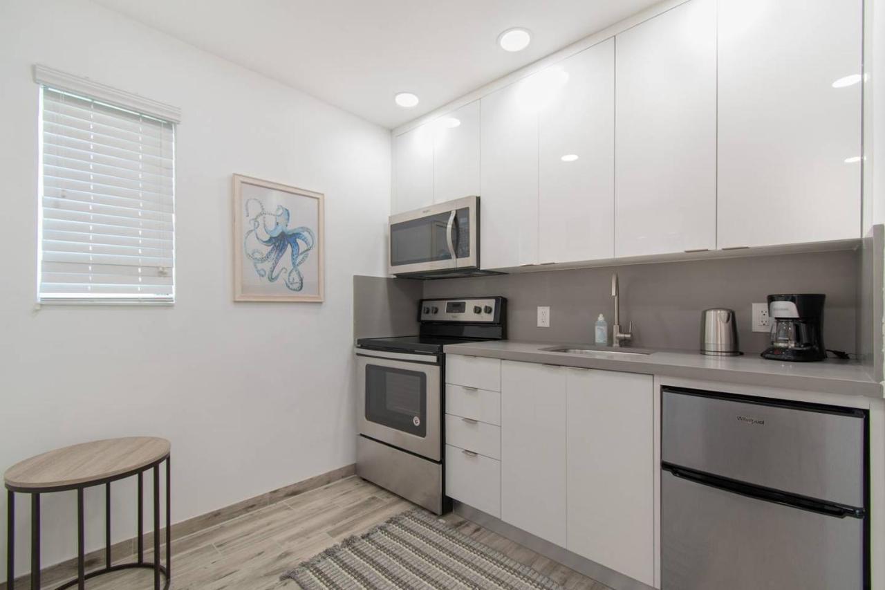 Lovely 1Br W Parking Space & Walk To The Beach #7 Hollywood Bagian luar foto