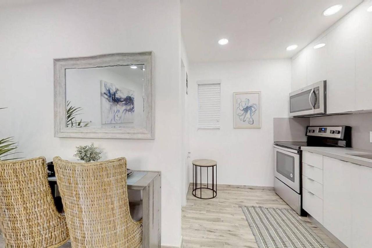 Lovely 1Br W Parking Space & Walk To The Beach #7 Hollywood Bagian luar foto