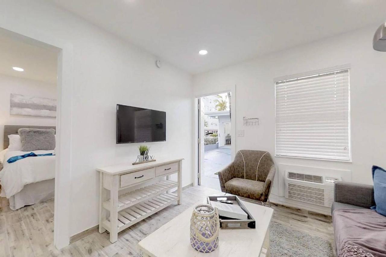 Lovely 1Br W Parking Space & Walk To The Beach #7 Hollywood Bagian luar foto